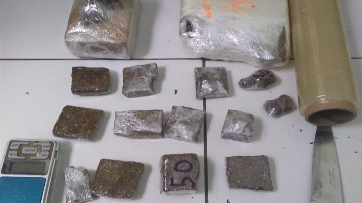 A abordagem aconteceu em durante um patrulhamento no Jardim Progresso, em Anápolis