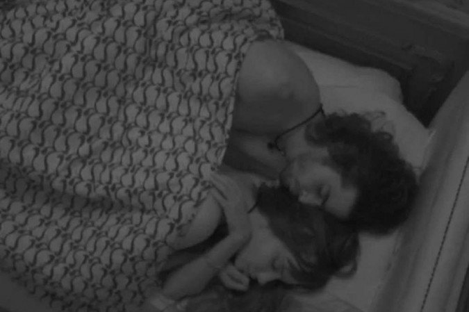 BBB 21: Fiuk e Thaís se arrependem de terem ido para debaixo do edredom