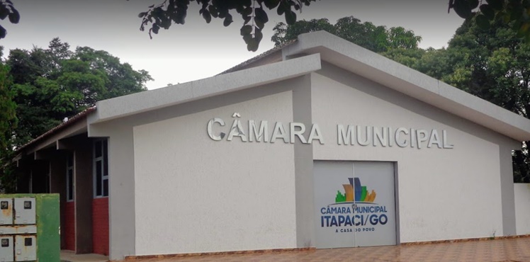 A Câmara Municipal de Itapaci arquivou o projeto de lei que incluía atividades religiosas como essenciais na cidade. (Foto: Google Streat View)