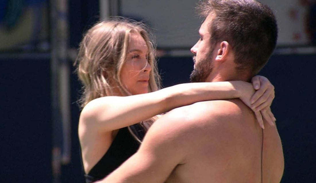Carla Diaz e Arthur, que formam casal nesta edição do Big Brother Brasil (Foto: Reprodução/Globoplay)