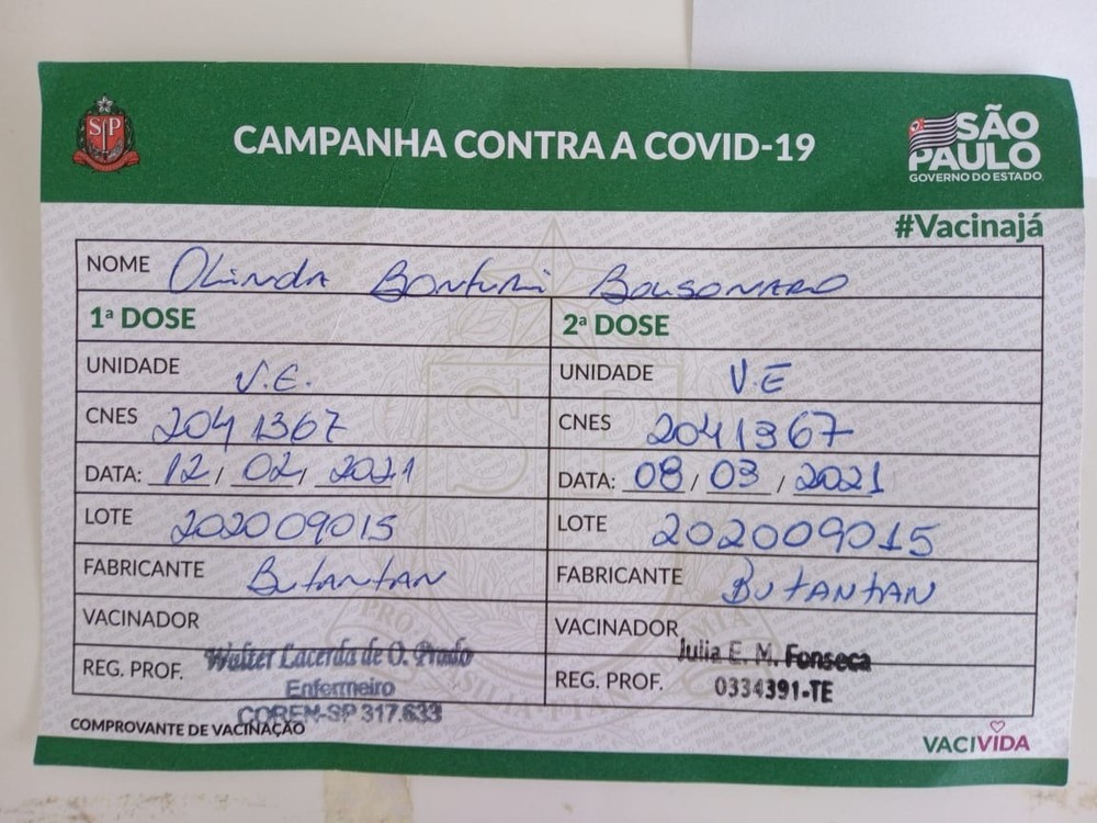 Mãe de Bolsonaro recebe segunda dose da Coronavac em casa
