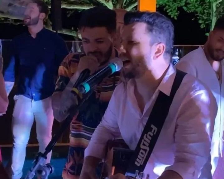 Cleber e Cauan fazem show com aglomeração em casamento durante pico da pandemia; vídeo