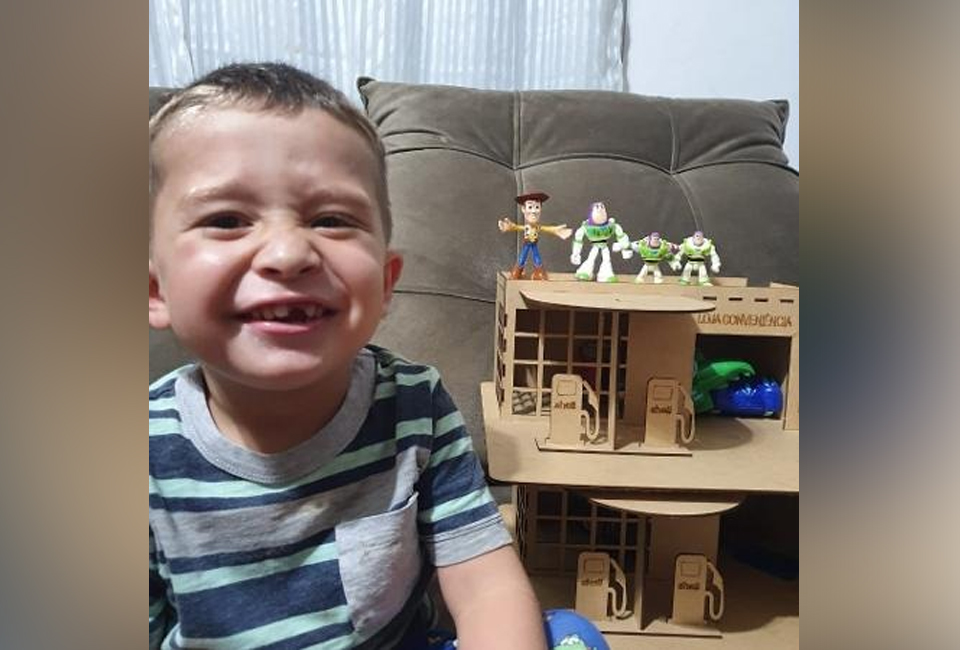 Criança salva de afogamento morre à espera de UTI com covid-19