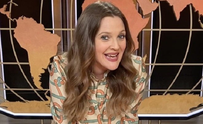 Drew Barrymore foi a primeira mulher que atriz de 'The Big Bang Theory' beijou