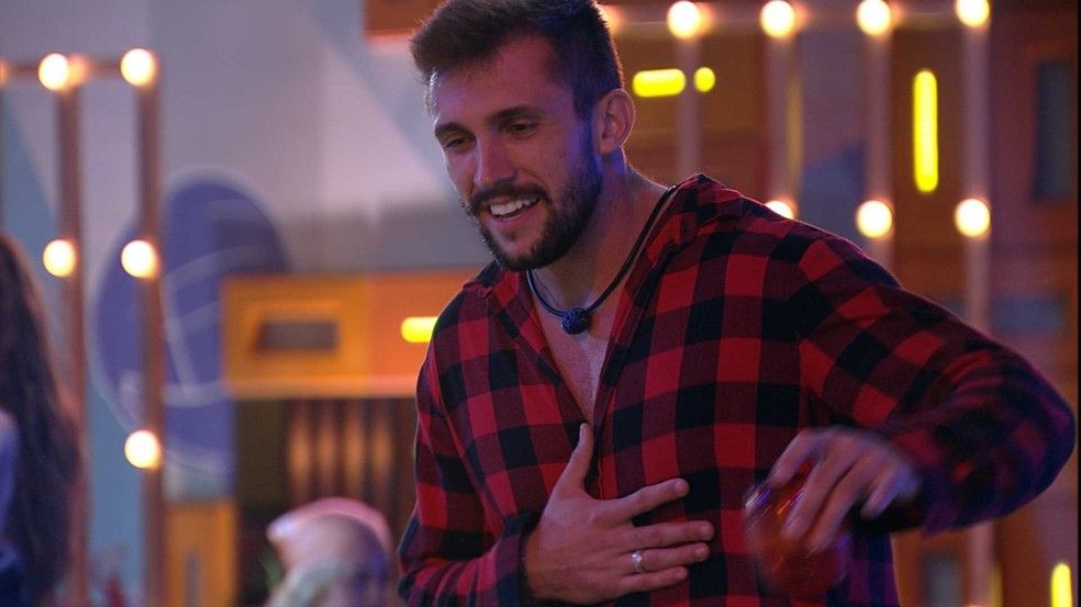 Arthur do BBB 21 diz ser Jonas de Conduru ao se comparar a ex-participante