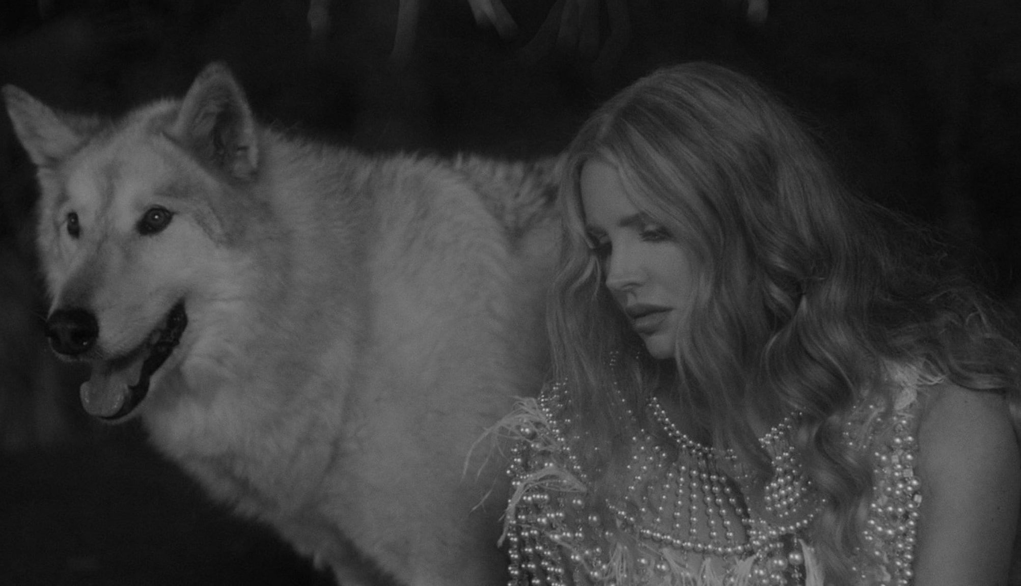 Chemtrails Over the Country Club Lana Del Rey se arrisca em novo disco; ouça "Chemtrails Over the Country Club"