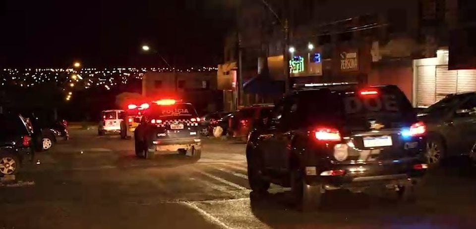 Polícia prende 36 pessoas em festa de swing clandestina no DF 