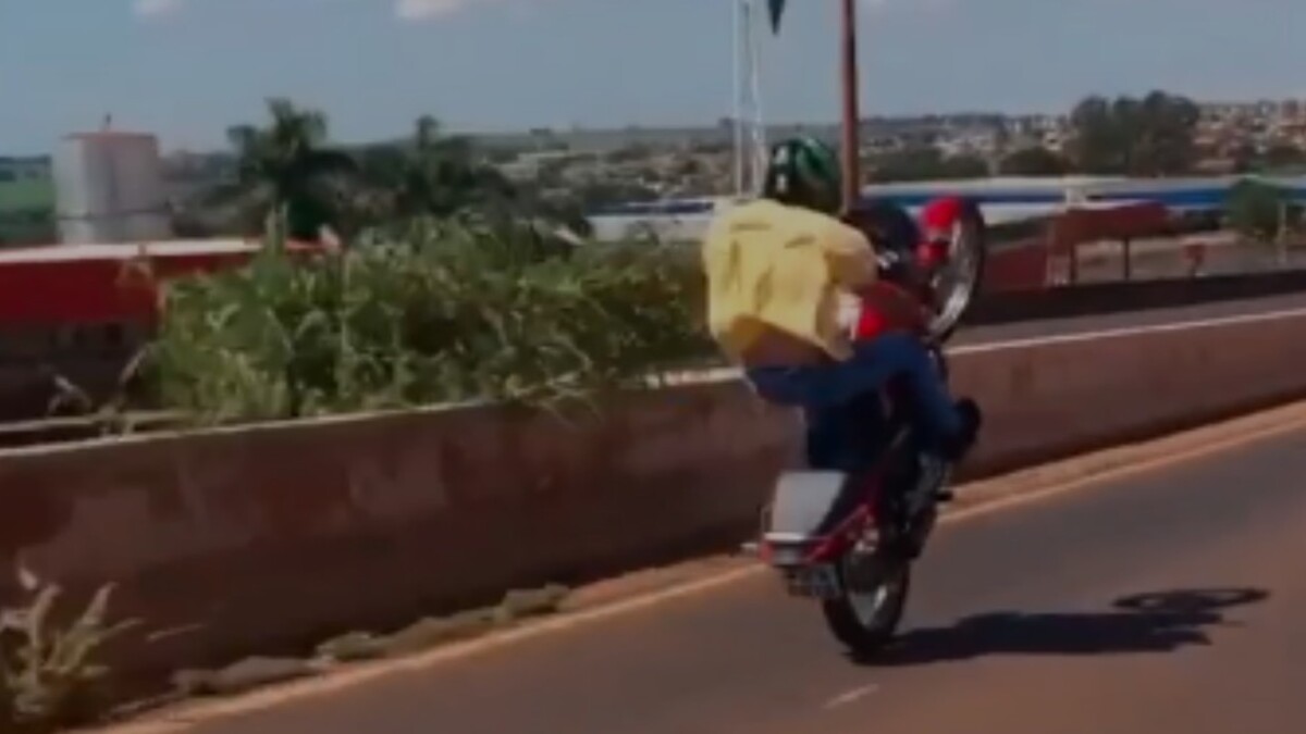 apreenderam 18 motos e autuaram 10 jovens condutores,