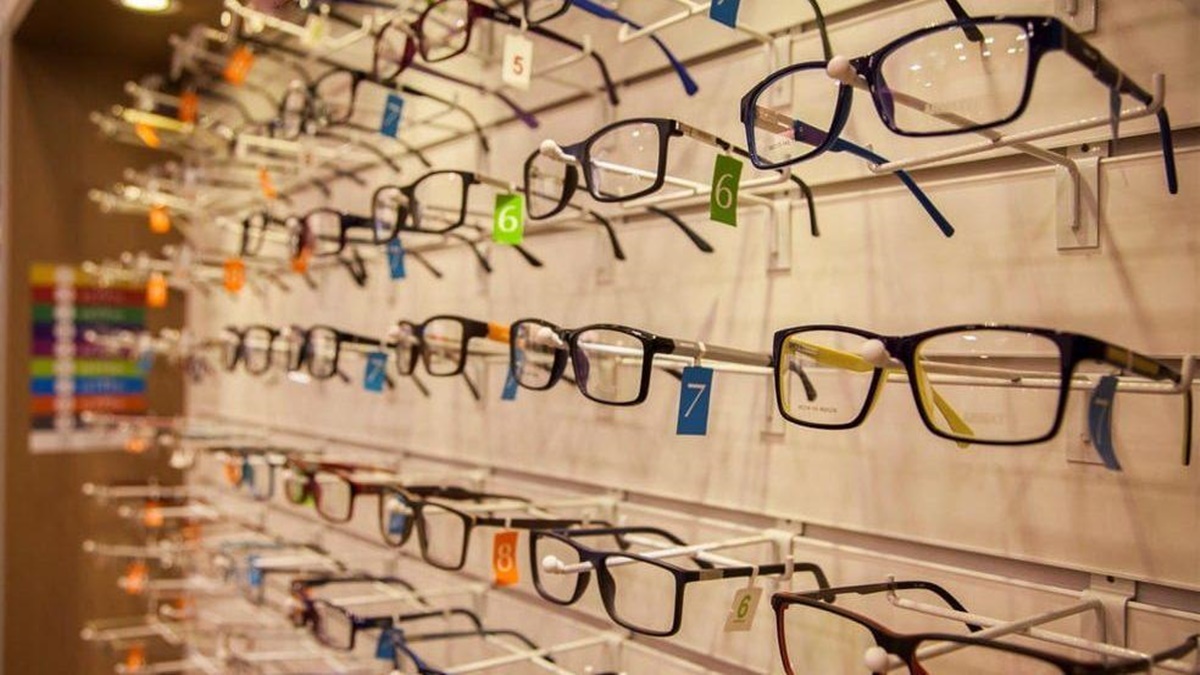 O Tribunal de Justiça de Goiás incluiu as óticas nos serviços essenciais e autorizou o funcionamento de lojas do segmento em Goiânia. (Foto: reprodução/mercadão dos óculos)