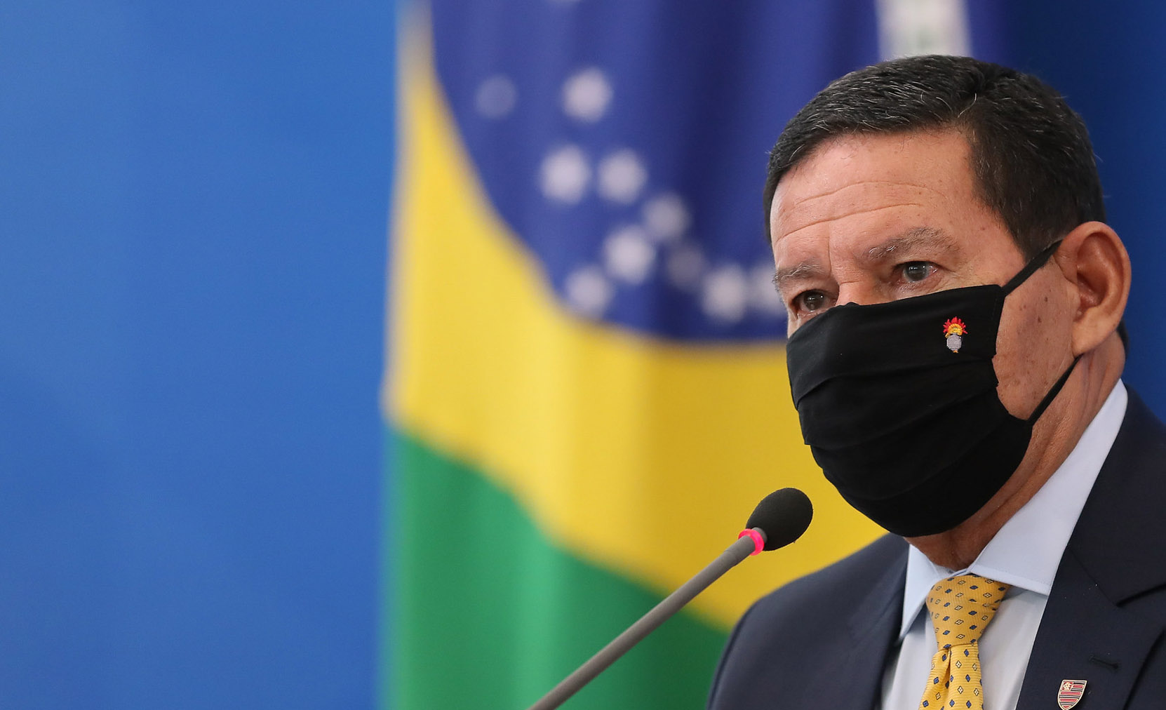 População não respeita regras e substituto de Pazuello não consertará tudo, diz Mourão