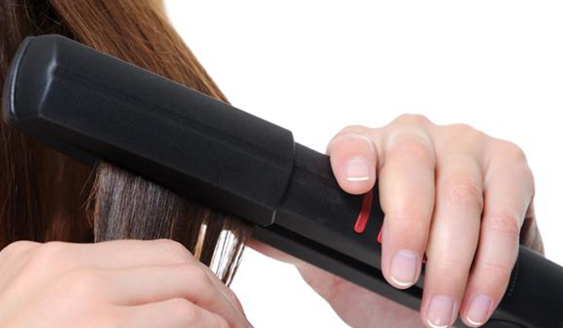 m Luziânia, bebê morre ao tomar choque em extensão enquanto mãe arrumava o cabelo - Em Luziânia, no entorno do Distrito Federal, um bebê de onze meses morreu após levar um choque elétrico em uma extensão, nesta terça-feira (6).