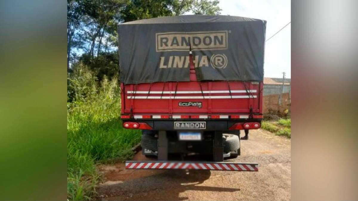 Produtos foram recuperados a 30 quilômetros de onde o roubo aconteceu, nesta segunda-feira (26)