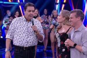 Luciano Huck renova com a Globo e deve substituir Faustão, diz colunista