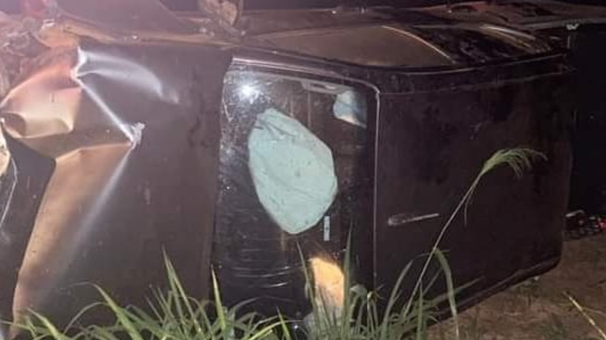 Colisão entre caminhonetes deixa dois adultos e uma criança feridos, na GO-174 (Foto: Reprodução)