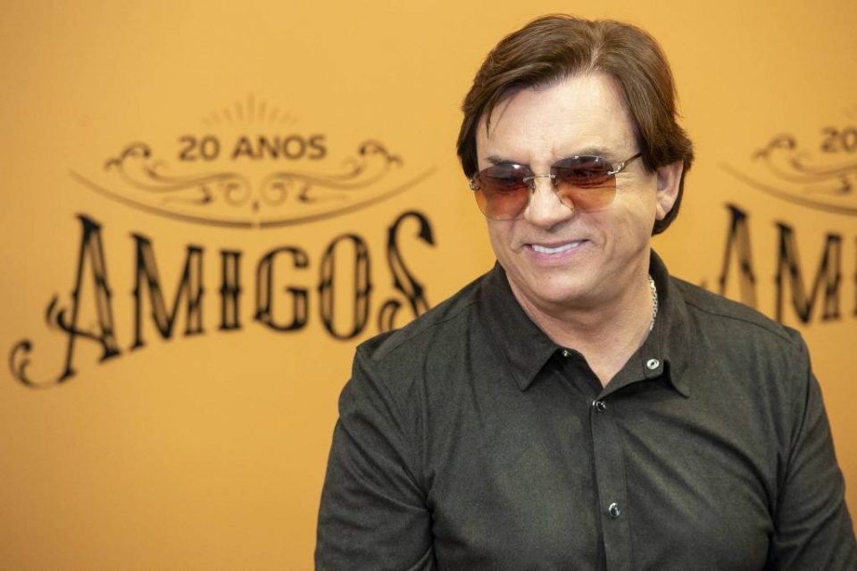 Separado de Xororó, Chitãozinho faz parceria com 'samambaia' Arthur do BBB 21