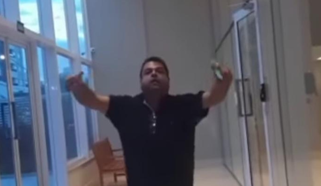 Morador que chamou porteira de macaca já teve desavenças com administradores