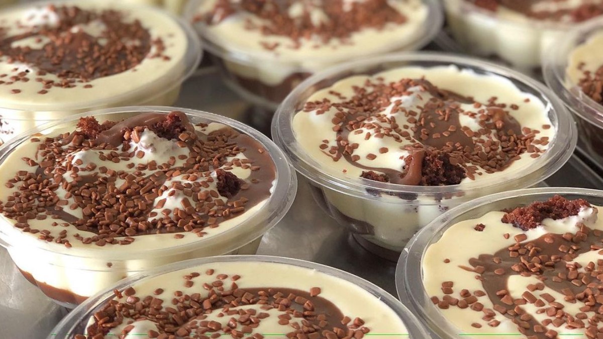 Bolos variados no pote