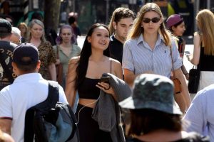 Sem uso de máscara e com rastreamento: Austrália volta à rotina pré-Covid