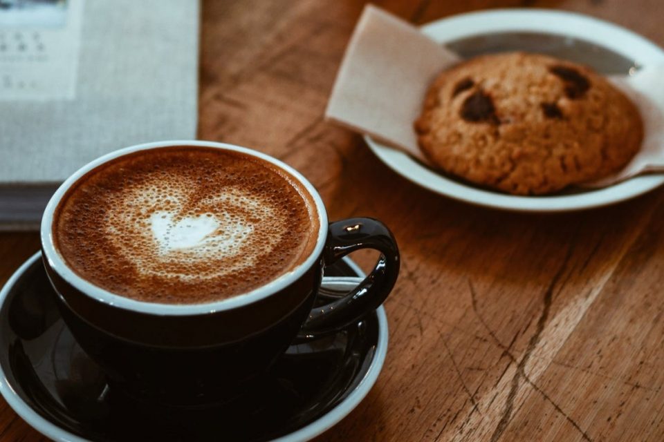 cookie com café
