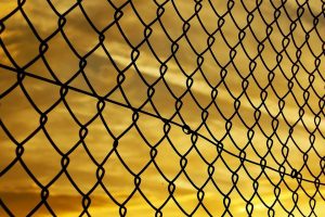 Soldado é condenado à prisão e expulso do exército por ter relação gay na Indonésia