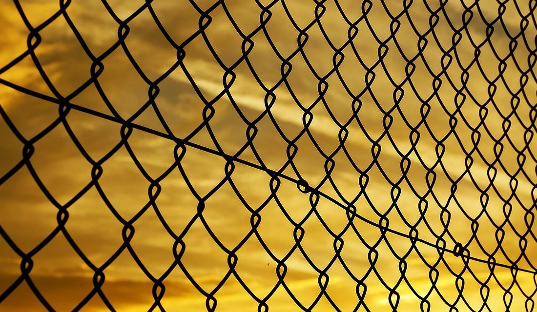 Soldado é condenado à prisão e expulso do exército por ter relação gay na Indonésia