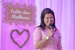Pastor teria pago R$ 5 mil por morte da mulher; ele e amante são presos