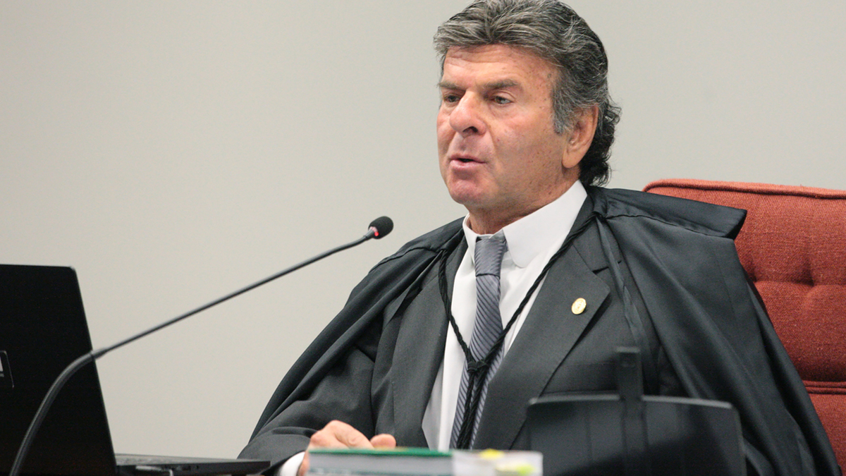 STF forma maioria para condenar ‘Débora do Batom’, que pichou estátua da Corte, mas Moraes, Fux e Zanin divergem sobre penas