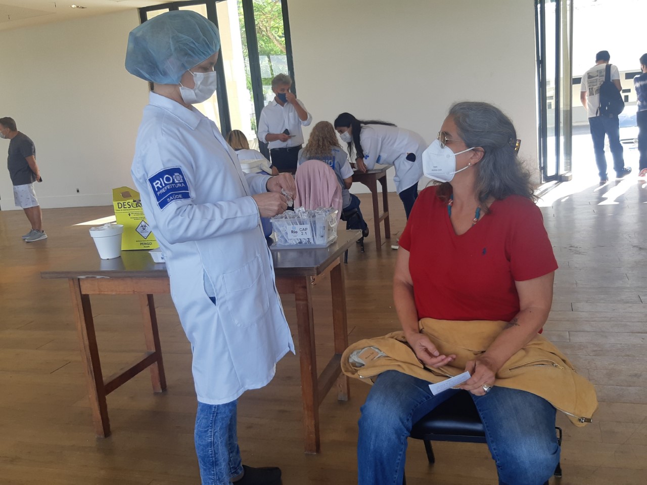 Famosos tomam segunda dose de vacina contra Covid-19