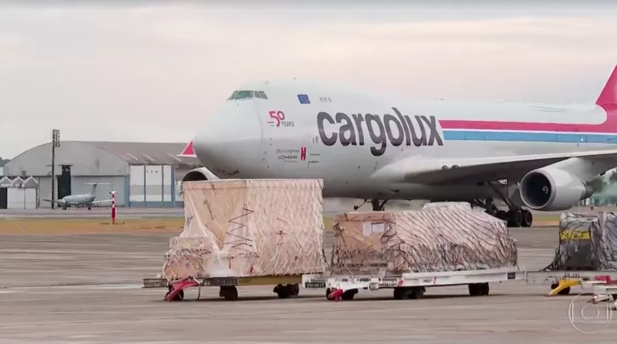 Carregamento de vacinas (Foto: reprodução/Rede Globo)
