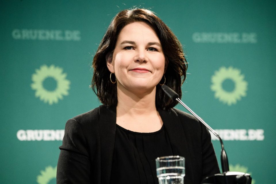 Annalena Baerbock, candidata a suceder Angela Merkel na Alemanha (Foto: Divulgação)