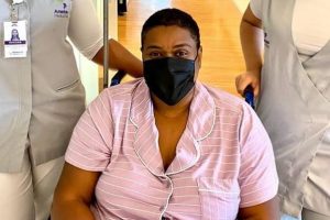 Cacau Protásio recebe alta após 13 dias internada com pancreatite