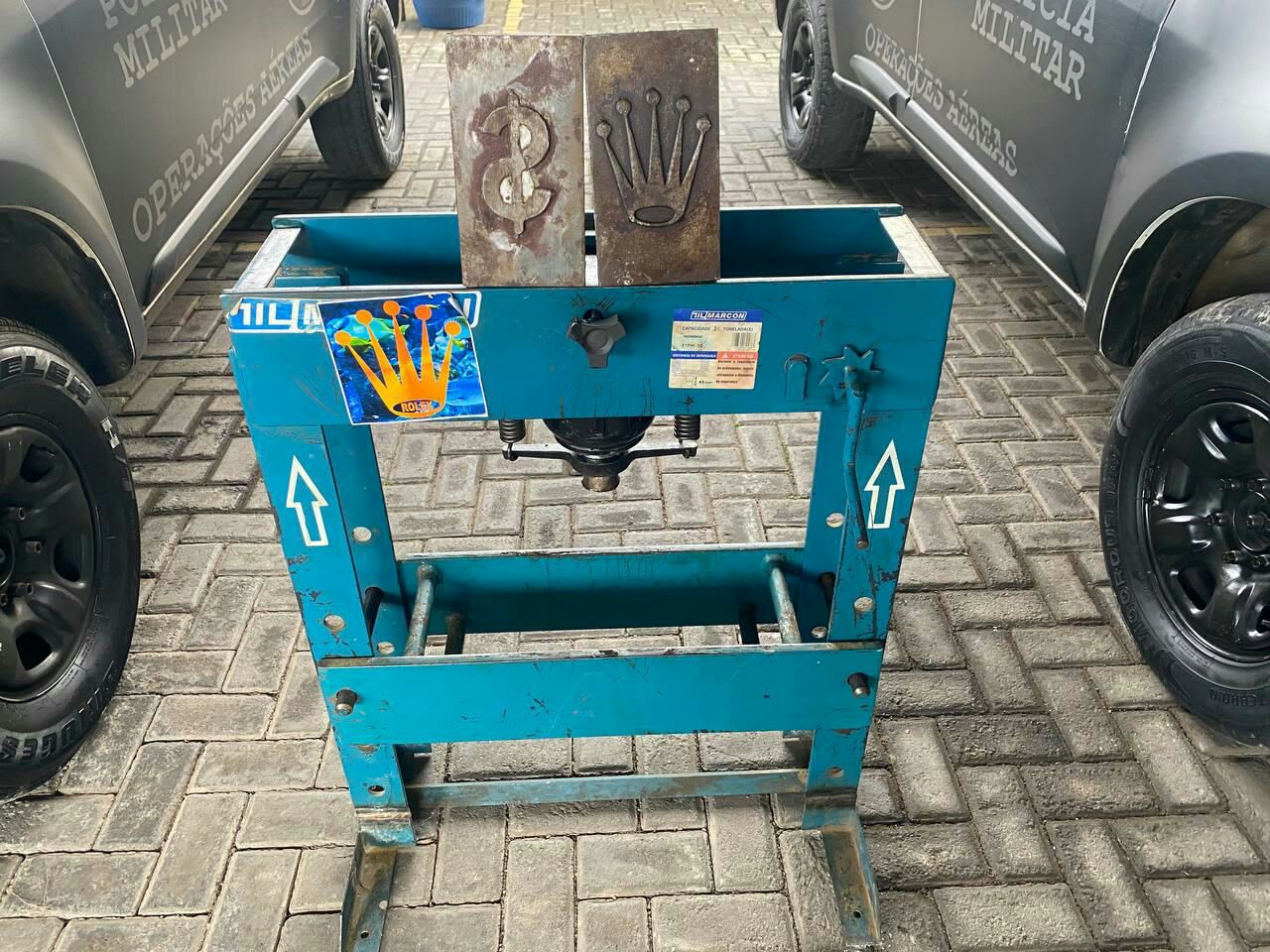 Polícia fecha suposto laboratório com drogas avaliadas mais de R$ 1 milhão