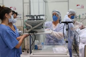 Nota técnica do governo observa queda na velocidade do contágio e mortalidade por Covid