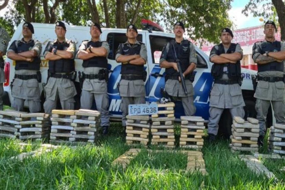Suspeito morre em confronto com PM tentando esconder mais de 200 kg de maconha