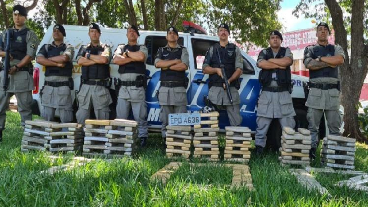 Suspeito morre em confronto com PM tentando esconder mais de 200 kg de maconha