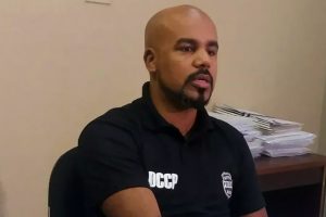 Detidos, jovens ofendem homem sem saber que era o delegado