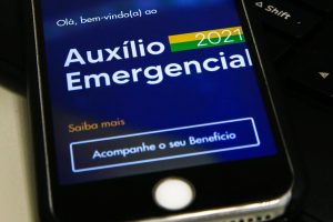 Caixa paga terceira parcela do auxílio emergencial para nascidos em março Caixa paga auxílio emergencial a nascidos em junho Caixa paga auxílio emergencial a nascidos em dezembro