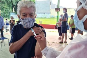 Goiânia aplica reforço contra Covid em idosos de 67 anos nesta quinta