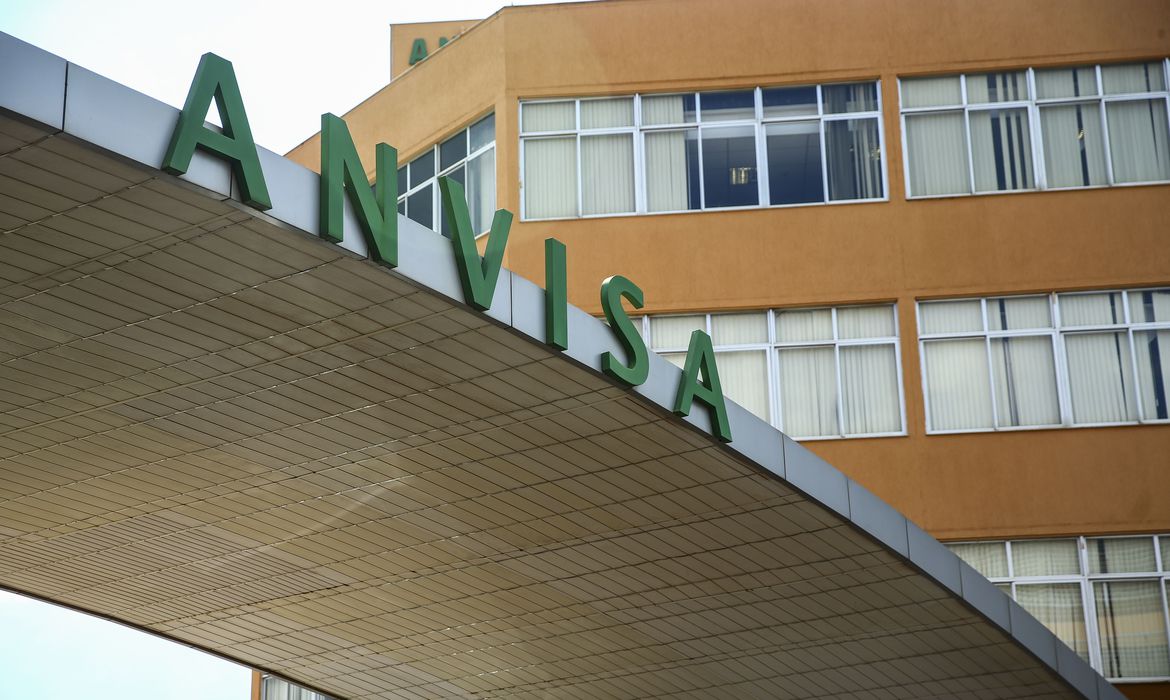 Anvisa recebe pedido de uso emergencial de coquetel americano contra Covid