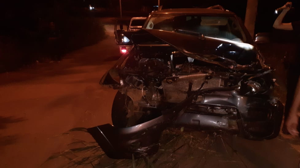 Jovem fica em estado grave ao invadir pista contrária e causar acidente