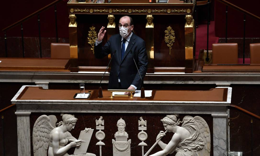 Primeiro-ministro francês provoca risadas ao lembrar que Brasil defende cloroquina