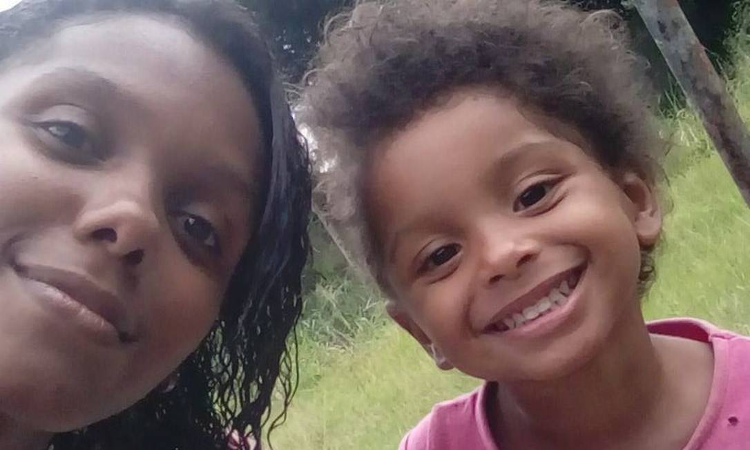 Criança morta pela madrasta e mãe era obrigada a comer comida estragada