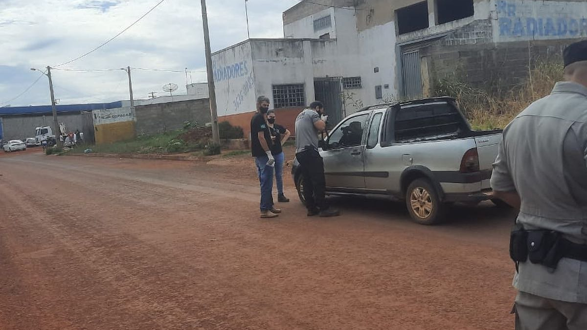 Vítima estaria mantendo um relacionamento com uma mulher comprometida, o que teria motivado o crime.