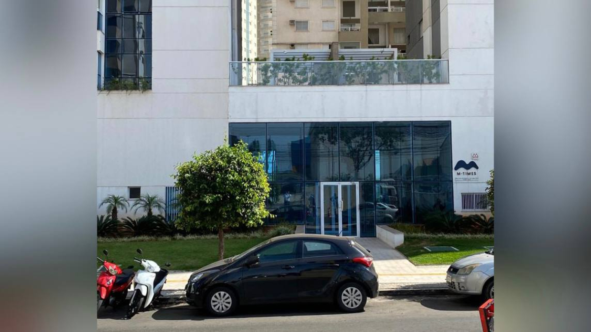 PC cumpre mandado de busca e apreensão contra morador que chamou porteira de "macaca" 