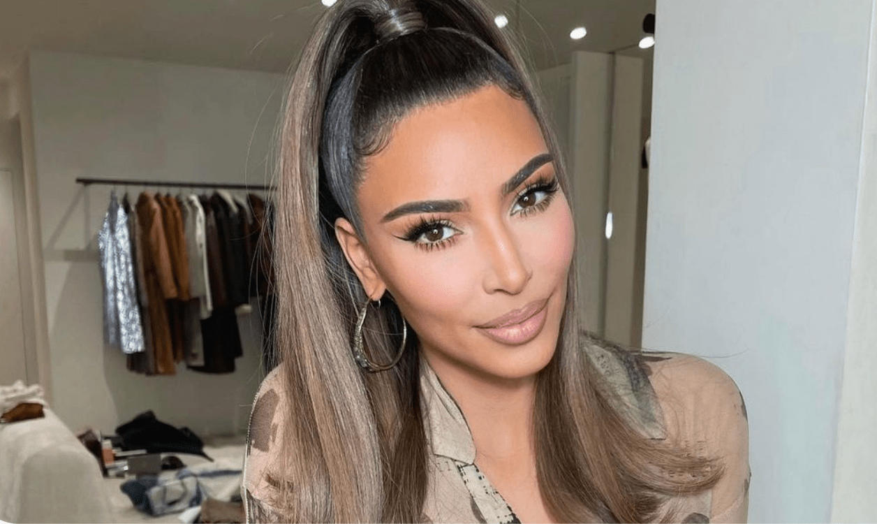 Kim Kardashian e Kylie Jenner 'recebem' seguro-desemprego nos EUA; entenda Kim Kardashian tem ordem de restrição contra homem que enviou pílulas do dia seguinte Kim Kardashian estreia na lista de bilionários da Forbes; confira top 10
