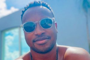 Thiaguinho anuncia nova live: 'Posso garantir que vai ter muito pagodjé'