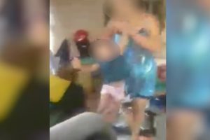 Uma mulher que atua como babá e não teve o nome divulgado é suspeita de maus-tratos contra uma criança de 3 anos, em Pires do Rio. (Foto: reprodução)