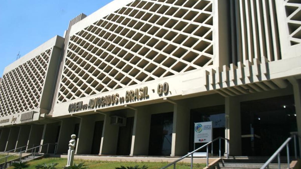 Justiça nega indenização a juiz que portou arma de fogo em audiência e processou OAB-GO