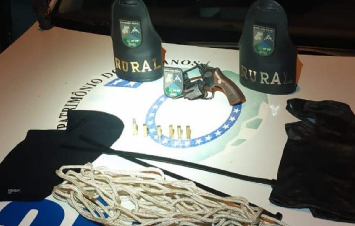 Três suspeitos de integrar uma quadrilha especializada em roubo de gado no interior goiano foram detidos nas cidades de Itapaci, Inhumas e Campestre de Goiás. (Foto: divulgação/PM)