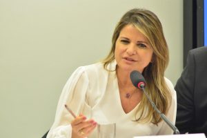 Projeto de deputada goiana com ajustes na Lei Maria da Penha passa na Câmara